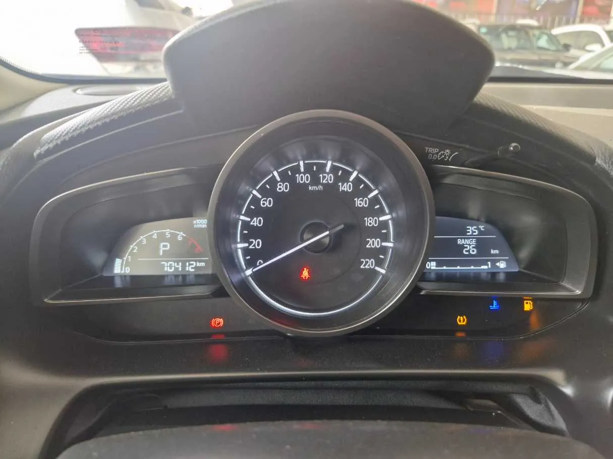 Car image 11