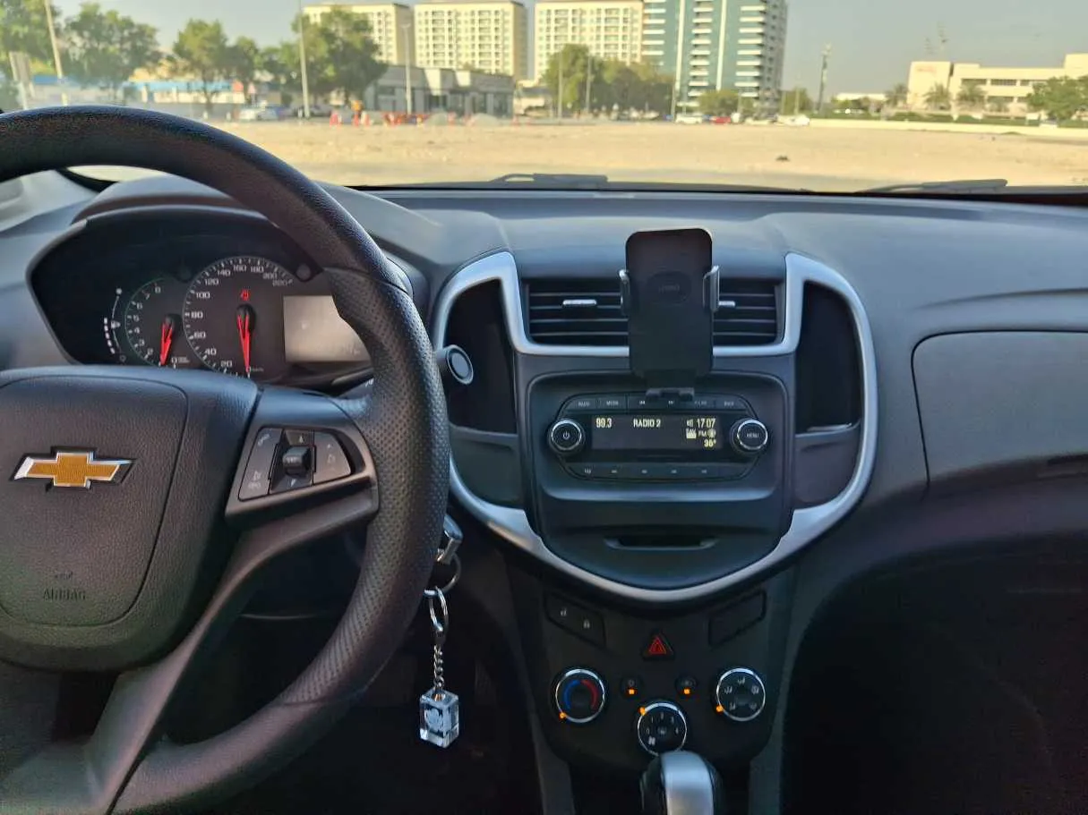 Car image 16