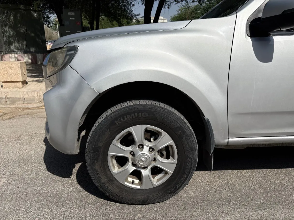 Car image 9