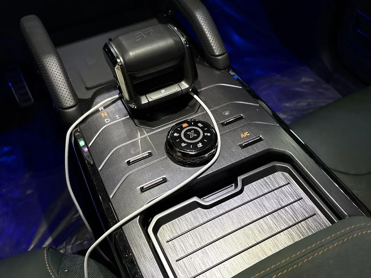 Car image 19
