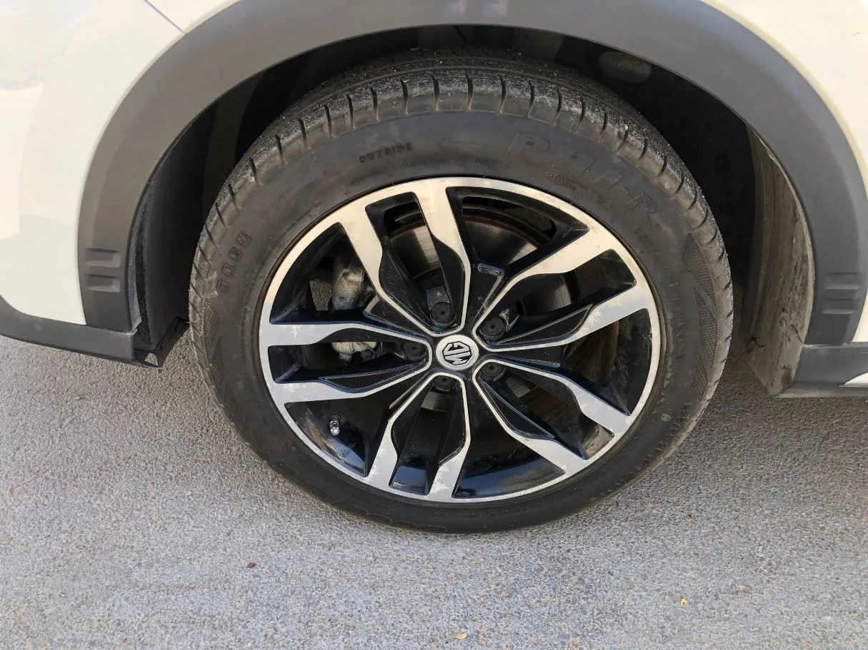 Car image 10