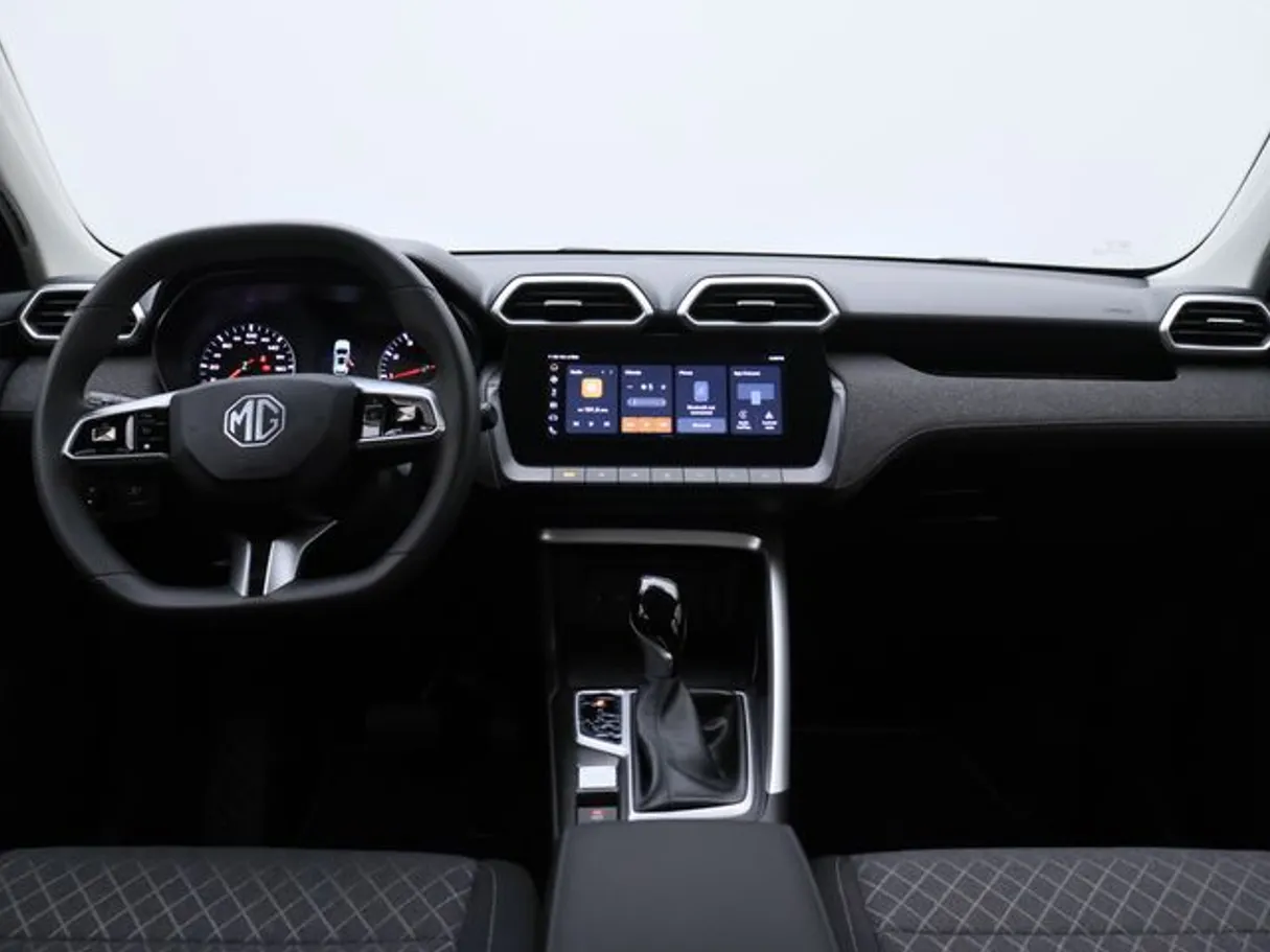 Car image 13