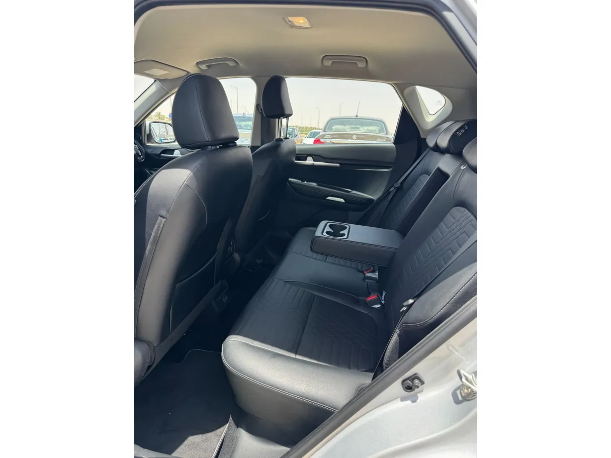 Car image 13