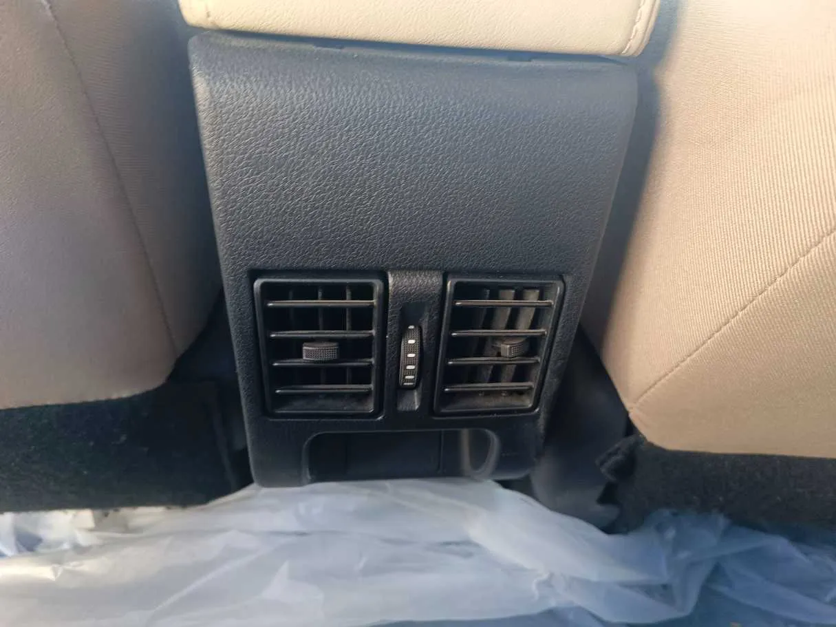 Car image 33
