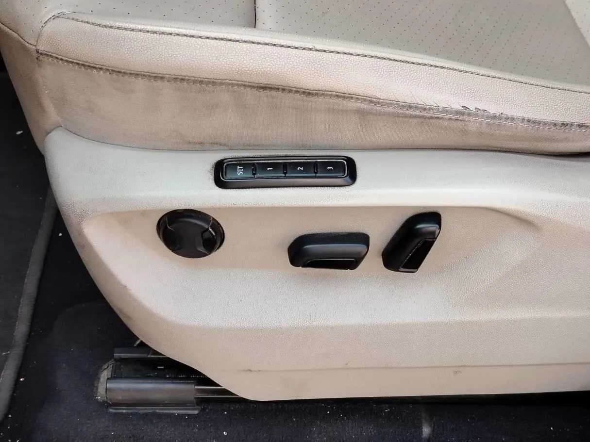 Car image 28