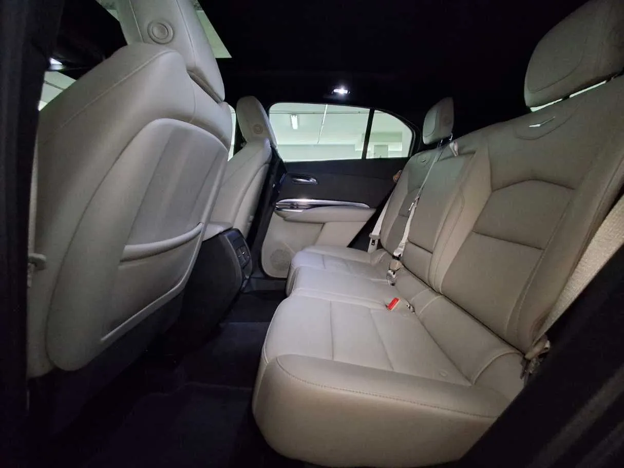 Car image 13