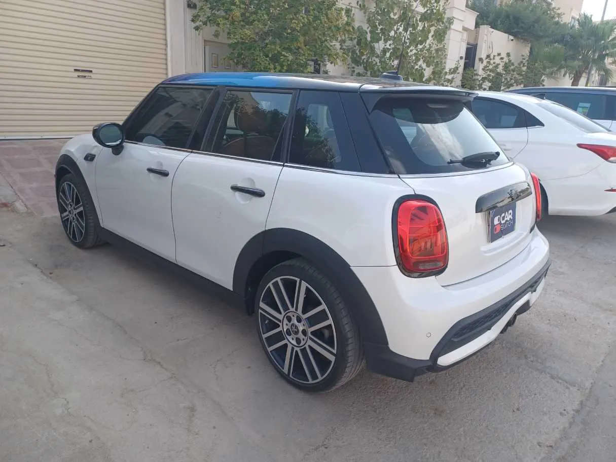 Car image 7
