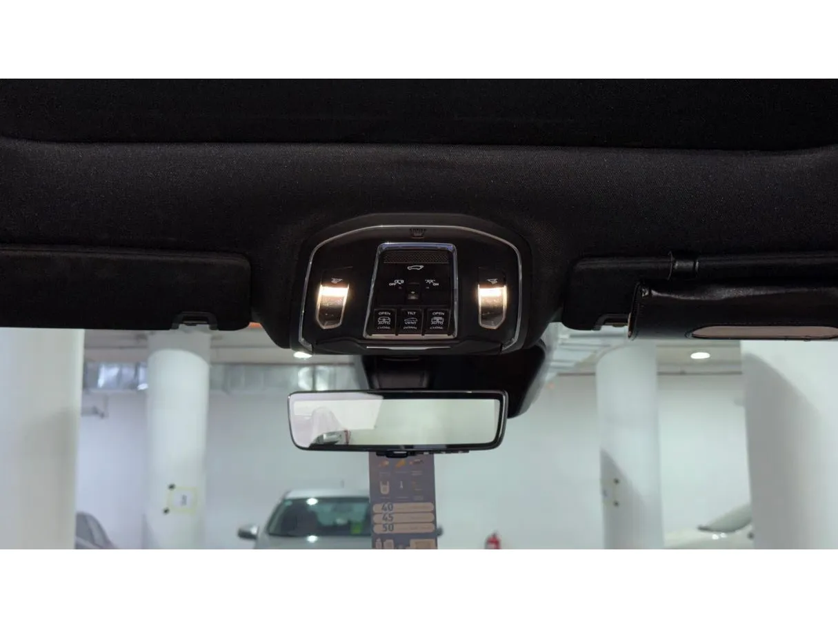 Car image 25