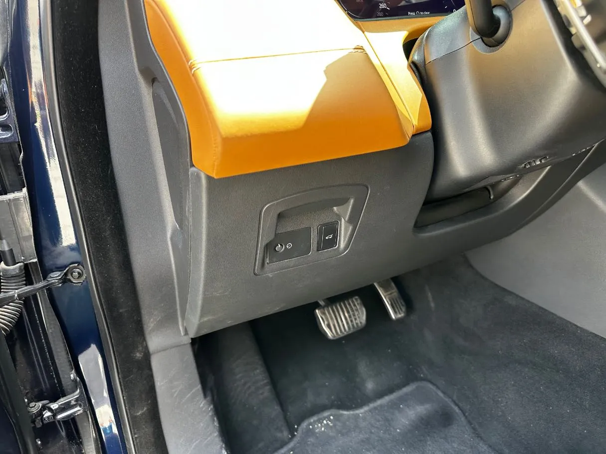 Car image 28