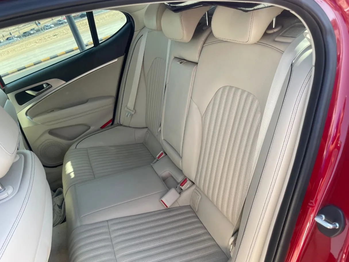 Car image 15