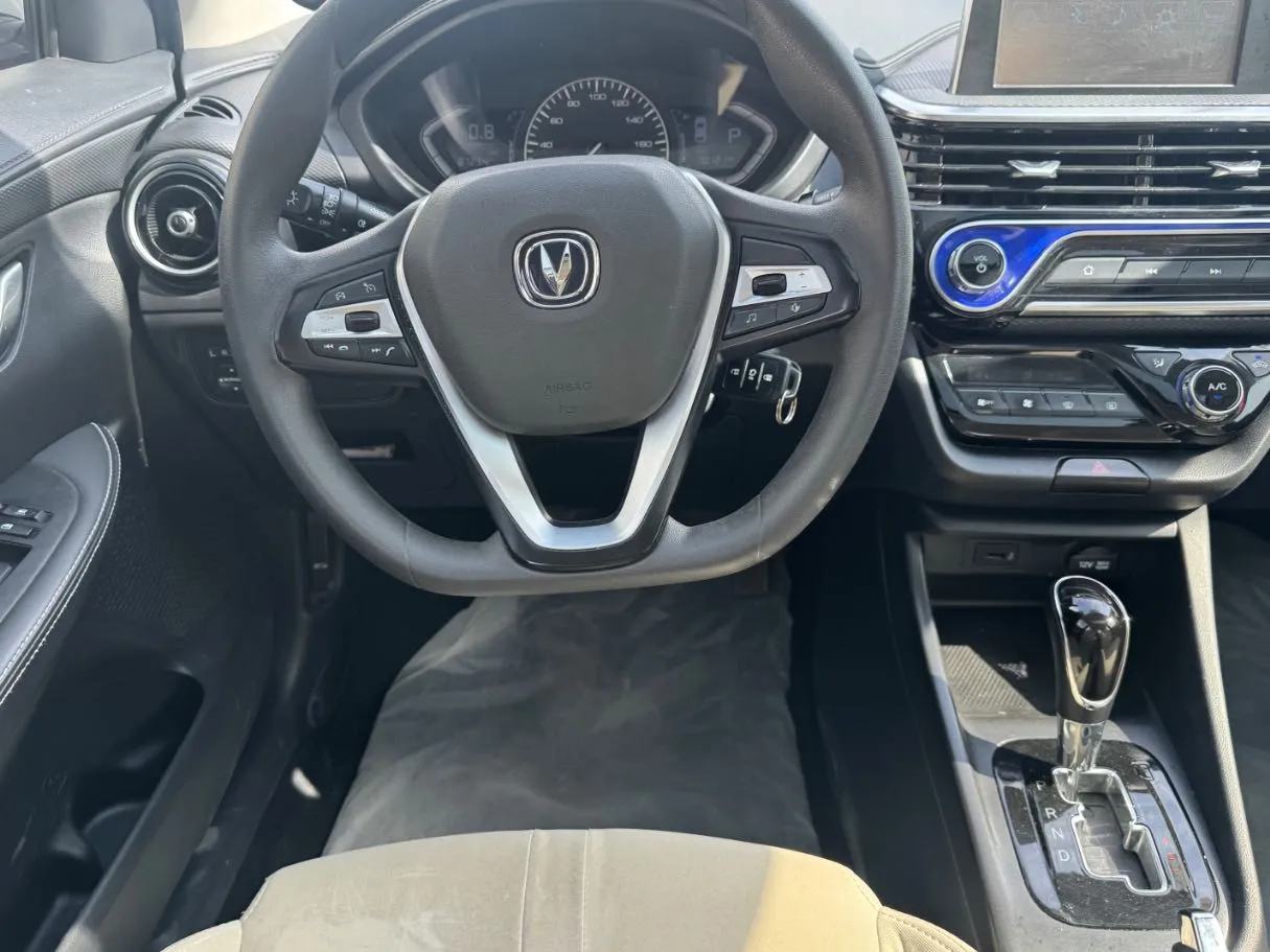 Car image 17