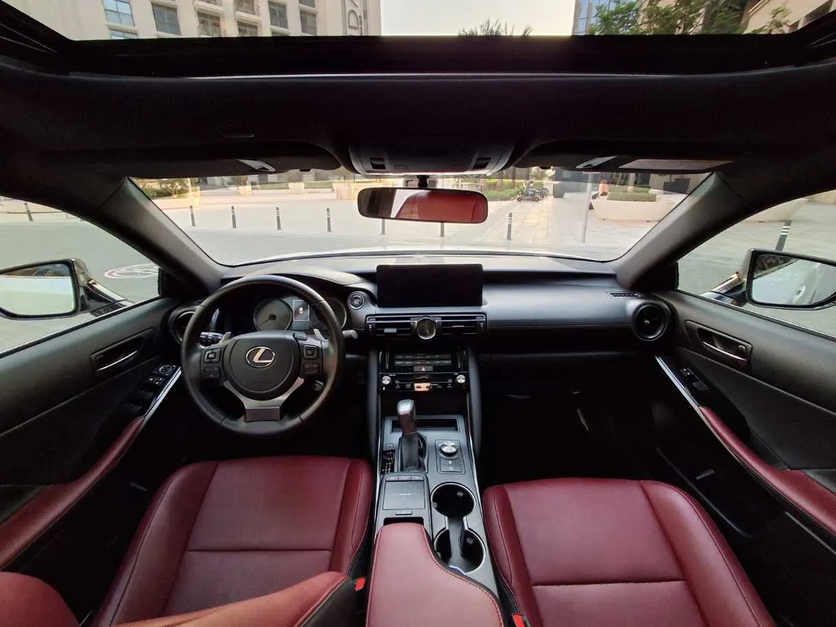 Car image 18