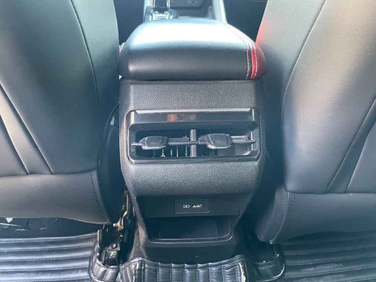 Car image 23