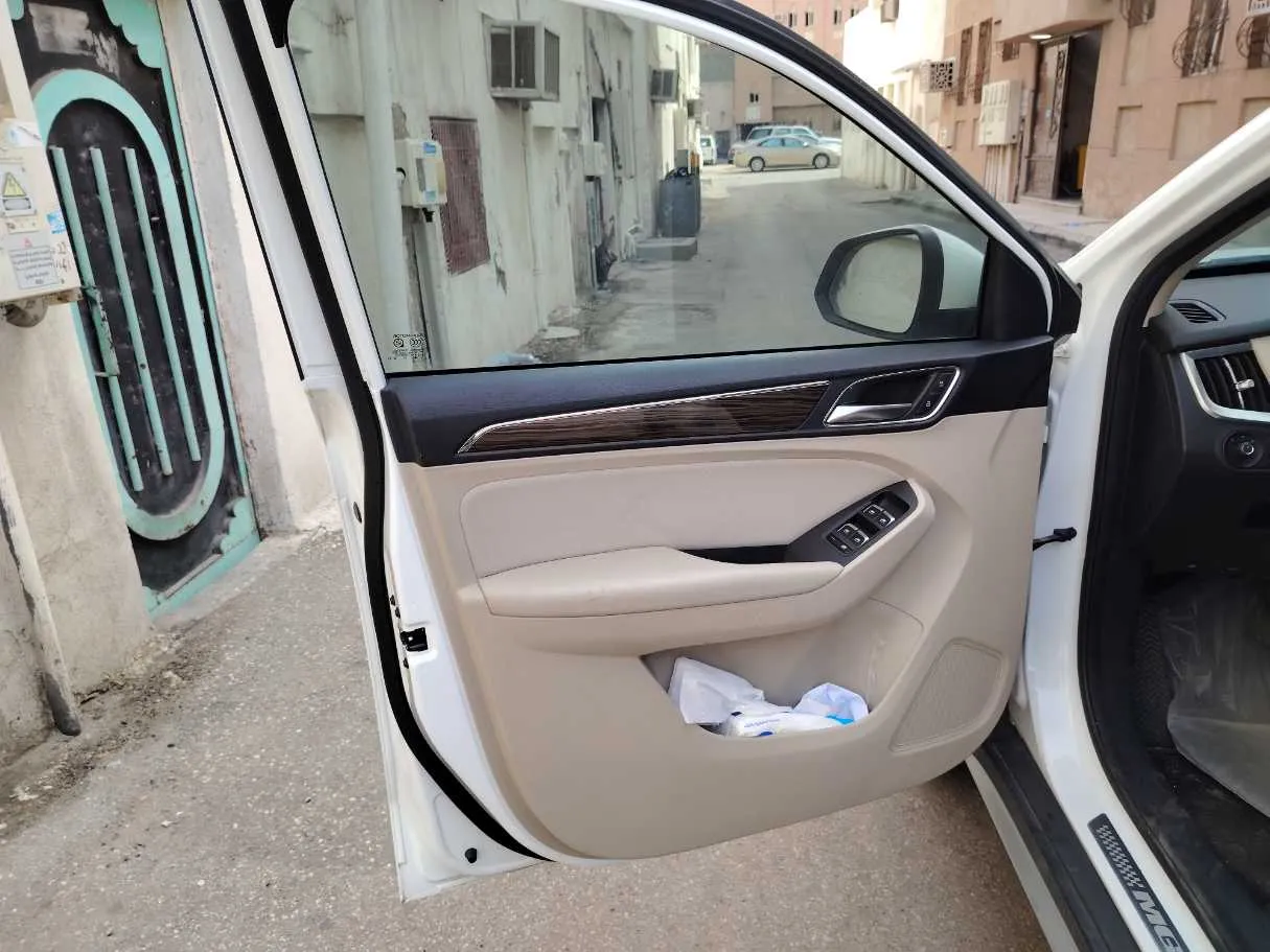 Car image 13
