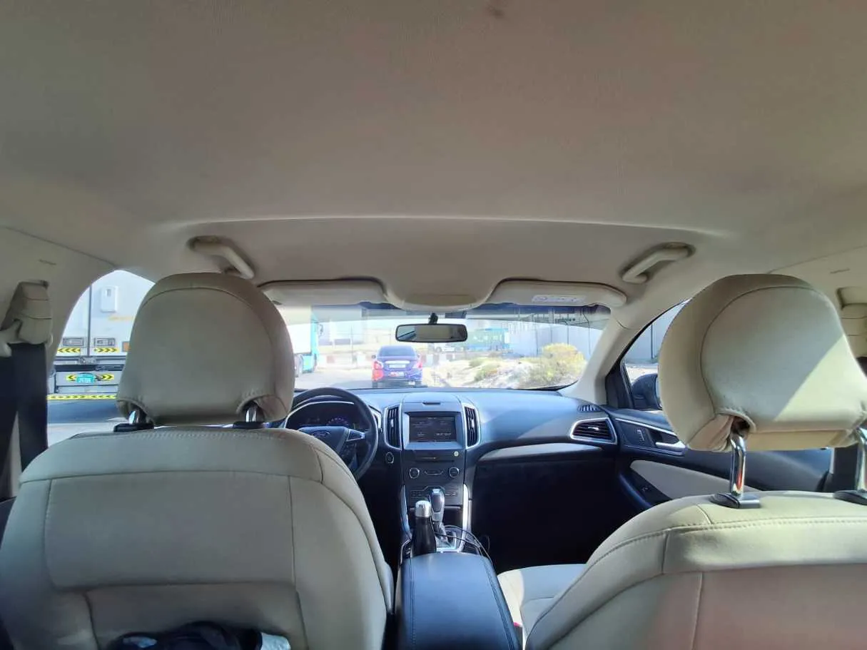 Car image 14