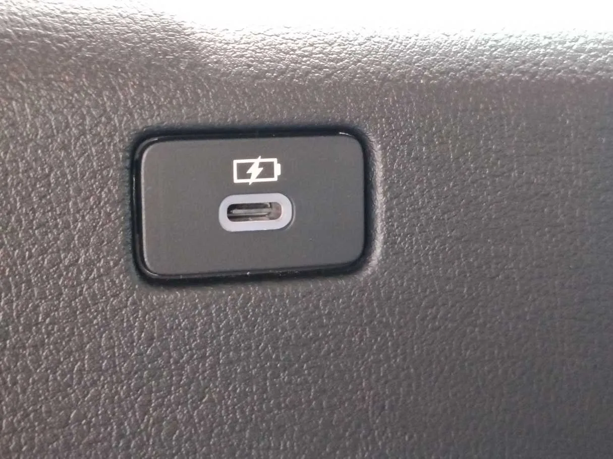Car image 30