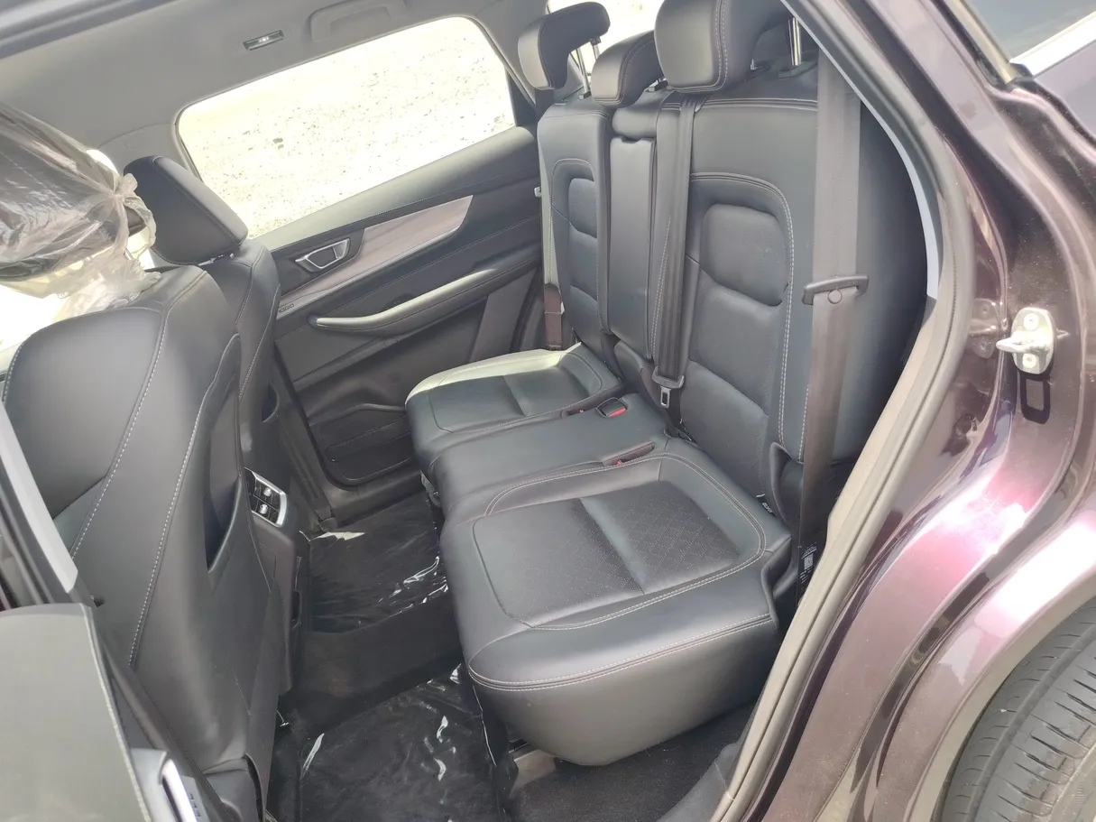 Car image 16