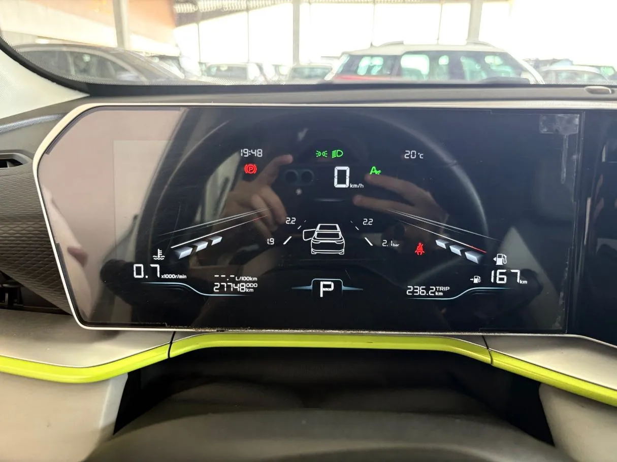 Car image 12