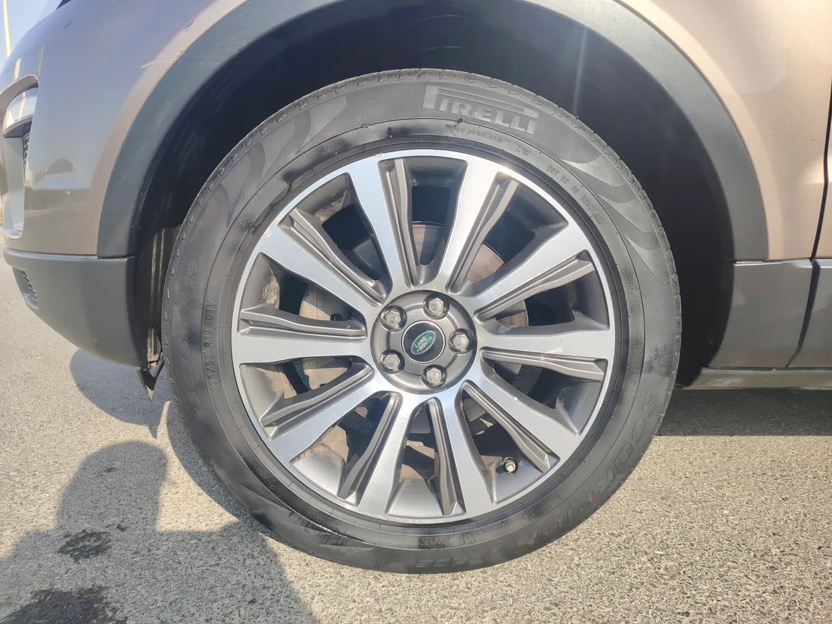 Car image 9
