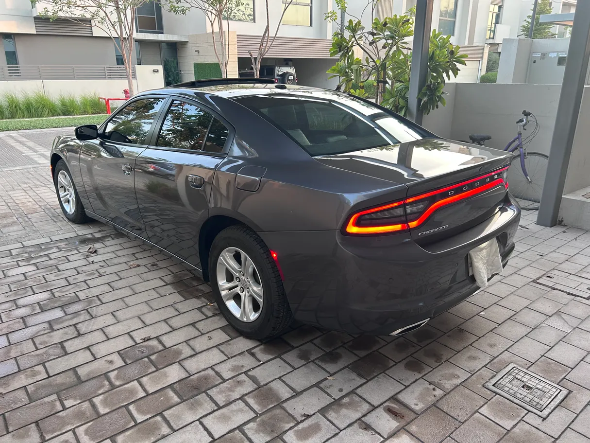 Car image 4