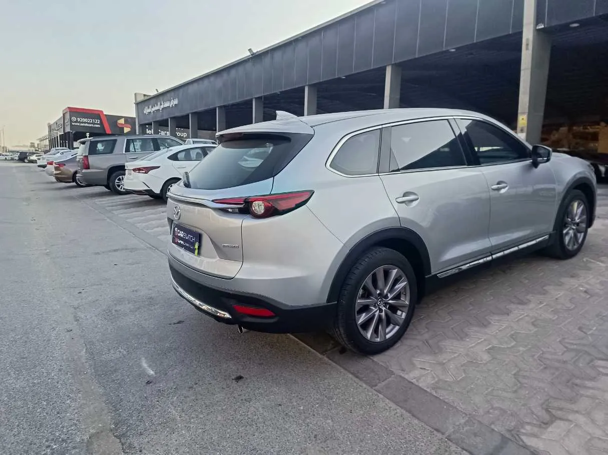Car image 5
