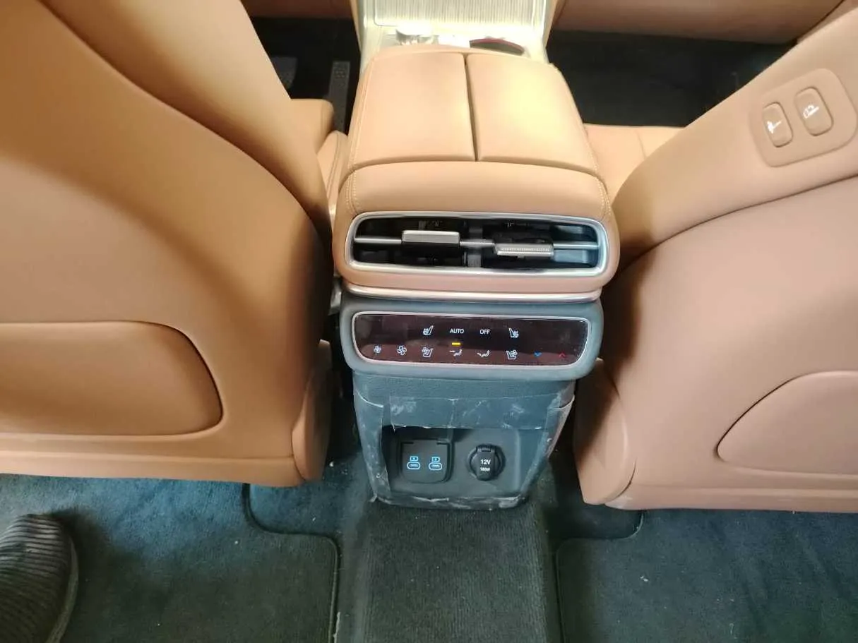 Car image 36
