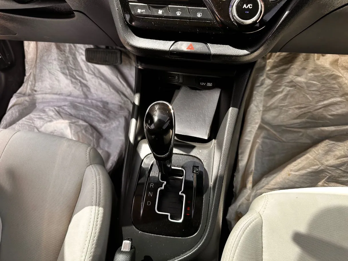 Car image 17