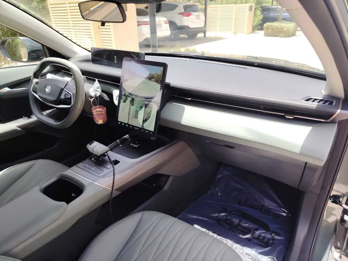 Car image 14
