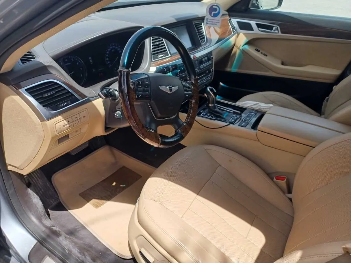 Car image 11
