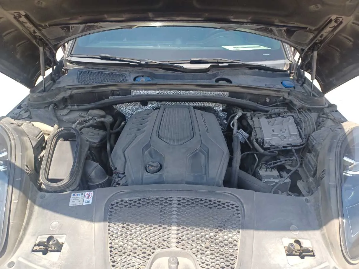 Car image 26