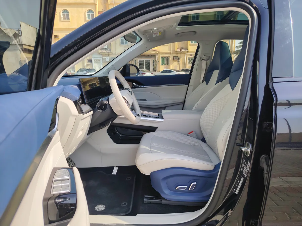 Car image 11