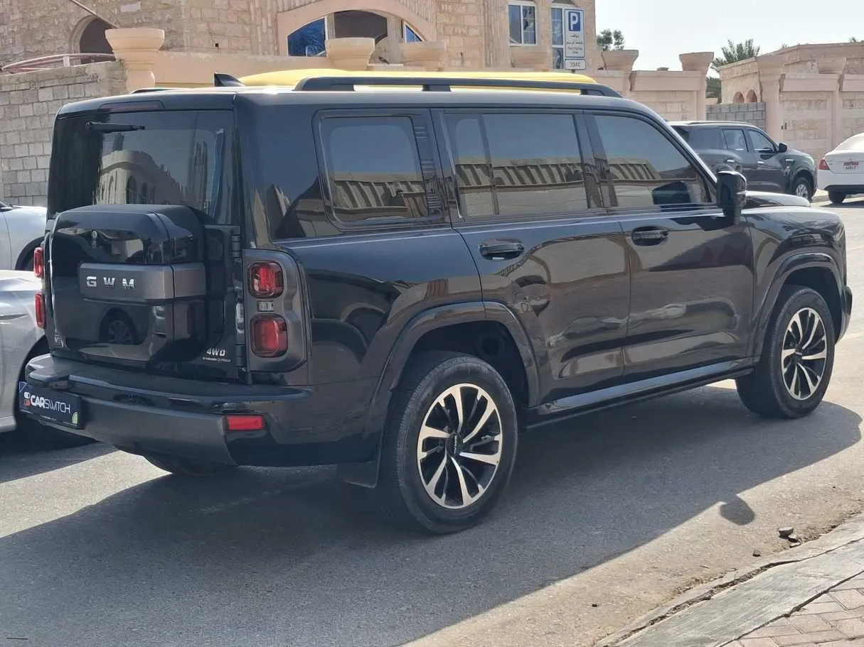 Car image 4