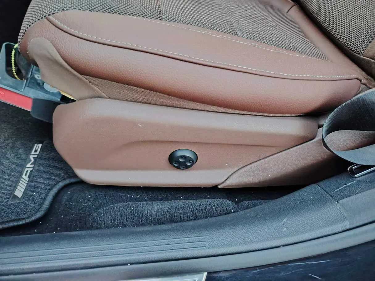 Car image 37
