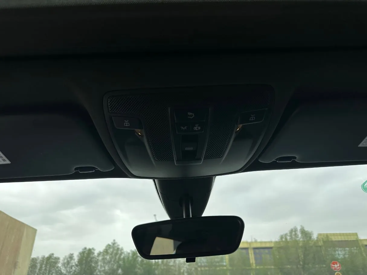 Car image 24
