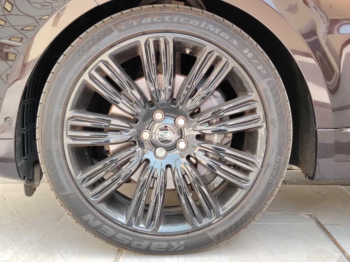 Car image 10