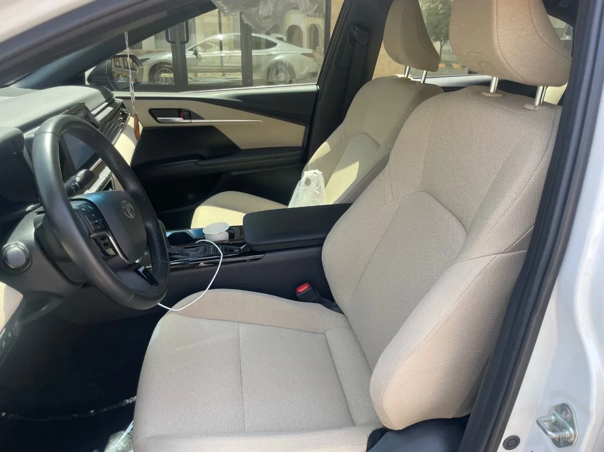 Car image 13