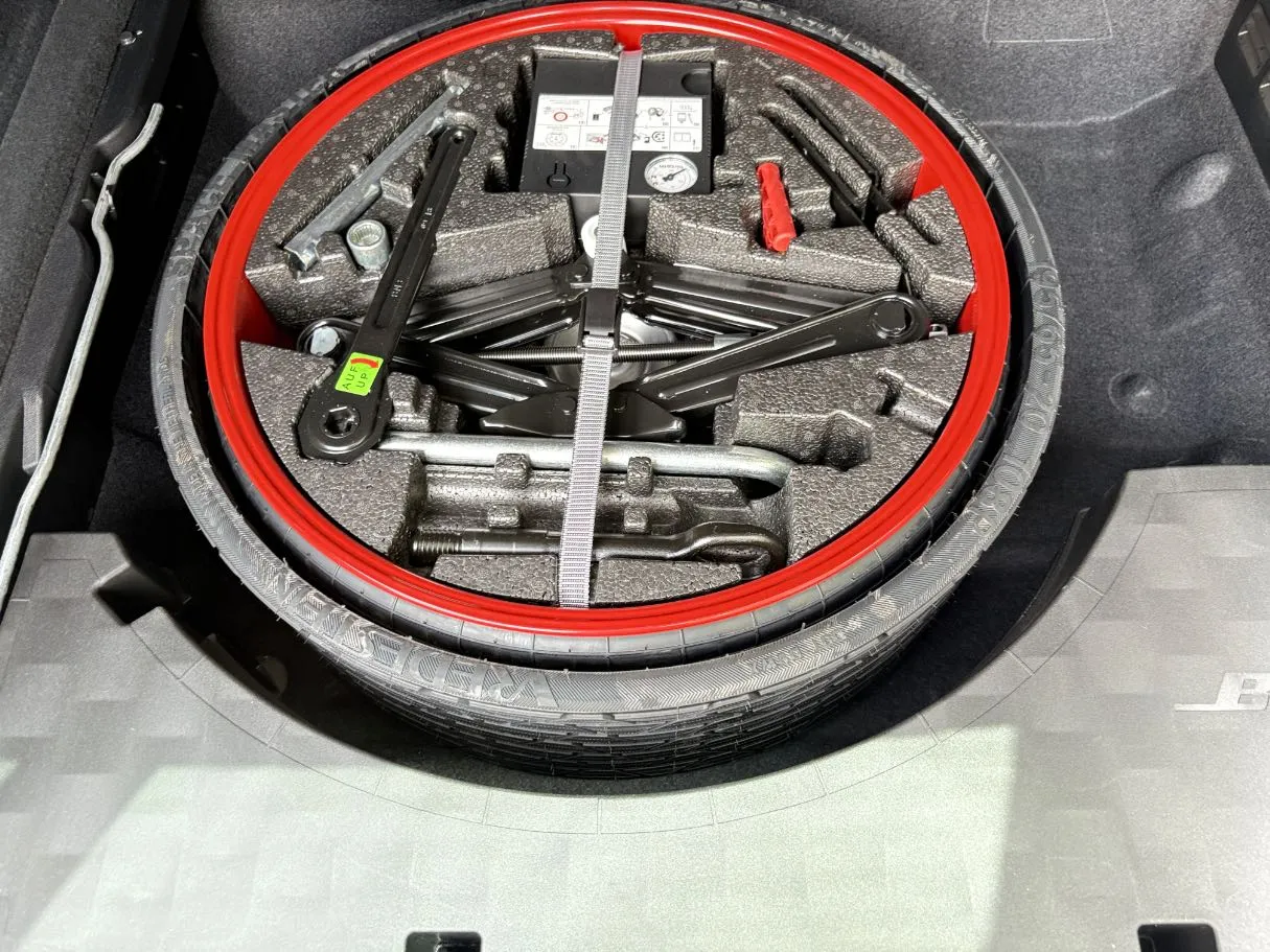 Car image 33