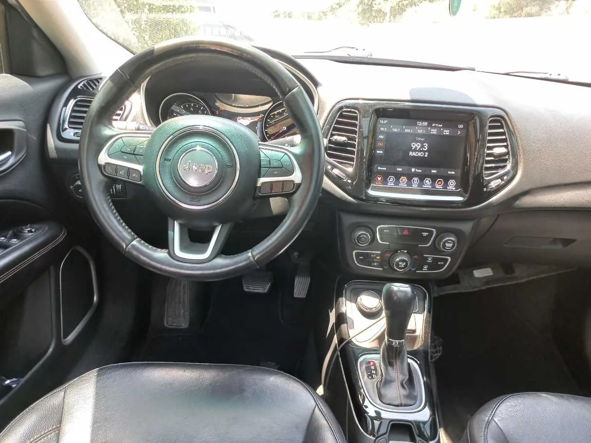 Car image 16