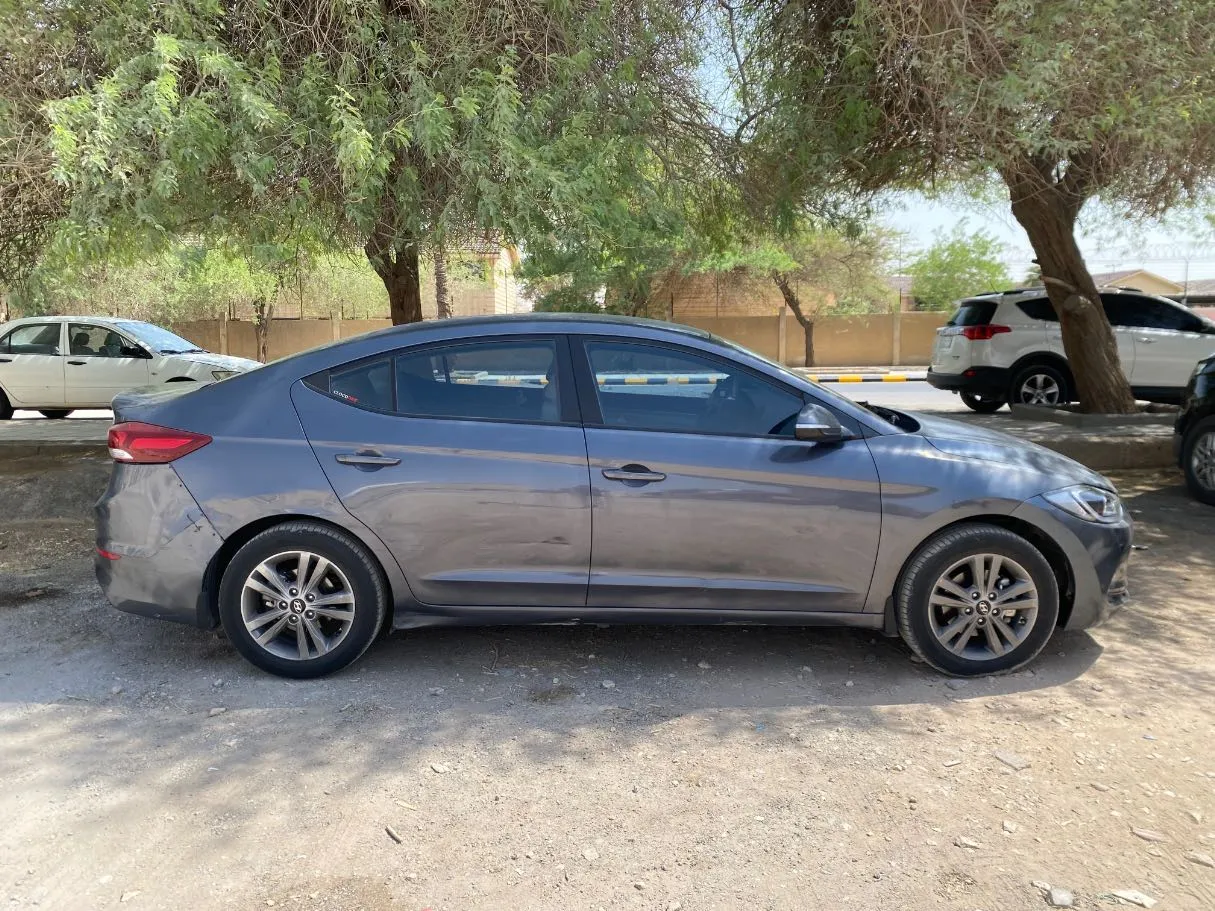 Car image 4