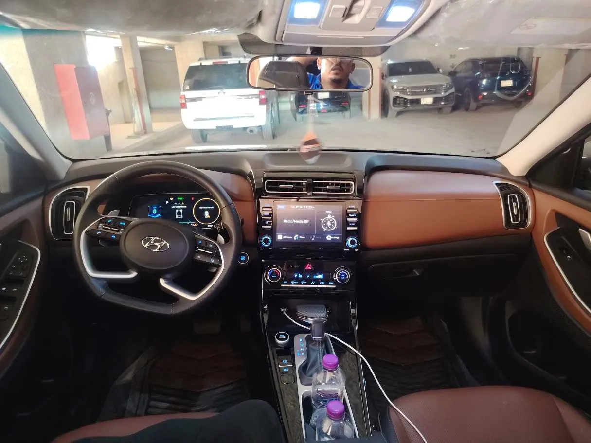 Car image 16