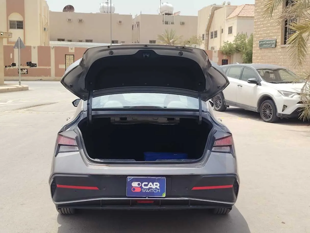Car image 24