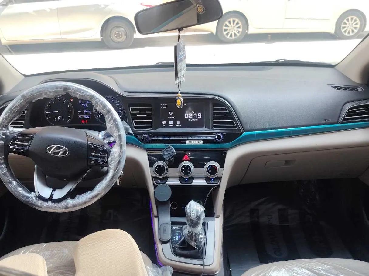 Car image 16