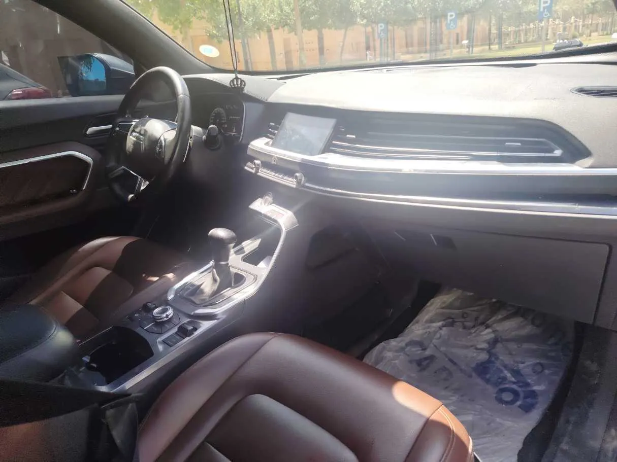 Car image 14