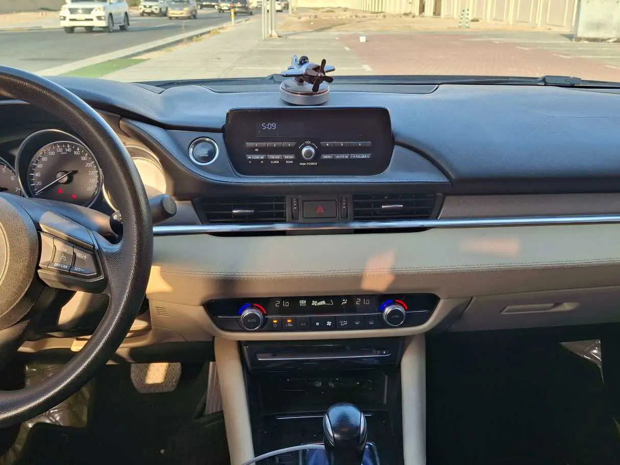 Car image 16