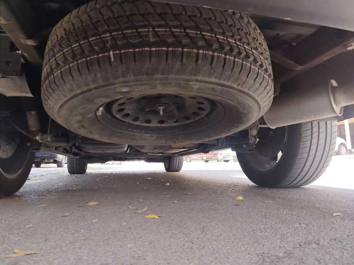 Car image 32