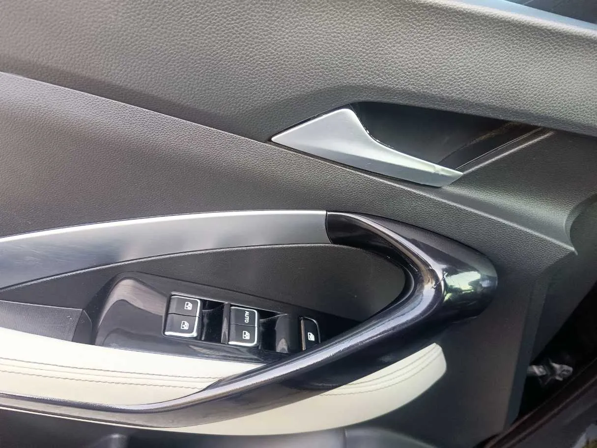 Car image 34
