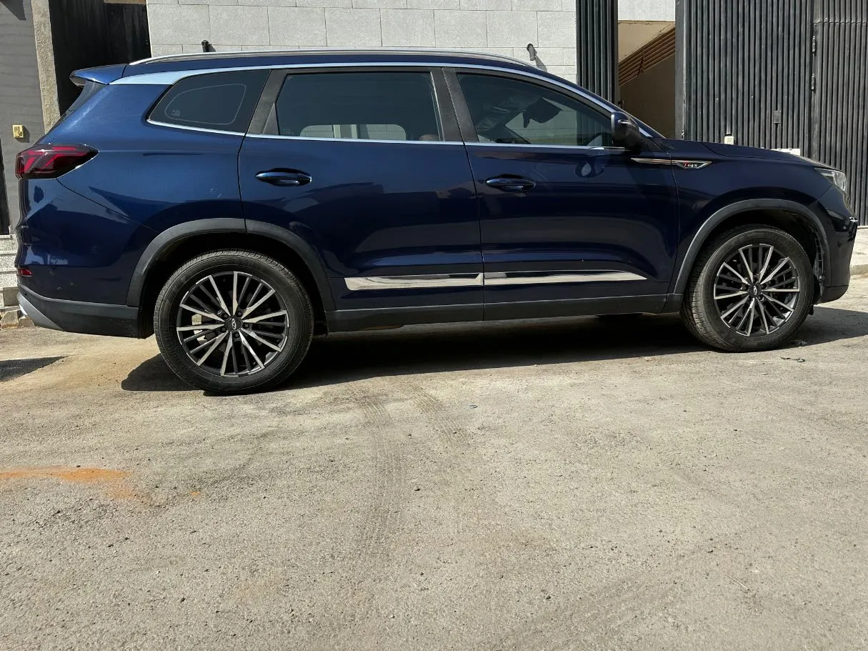Car image 4