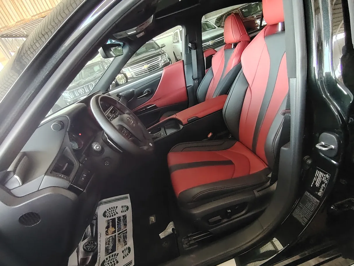 Car image 15