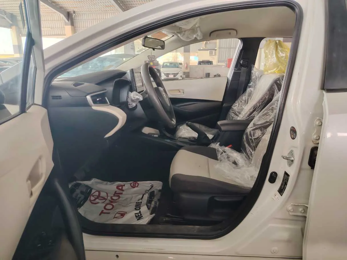 Car image 12