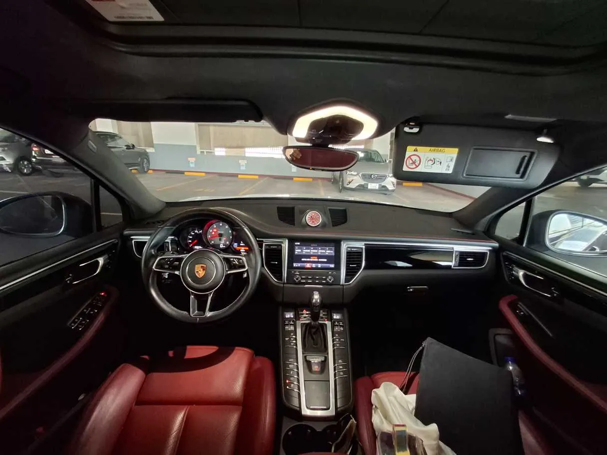 Car image 17